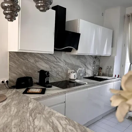 One Bedroom In Center A Few Steps From The Croisette And The Martinez - 2032 *